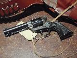 Colt 45 Fidle reproduction de Colt simple action, par Colt, tout beau tout bien fini et vendu avec un holster-ceinture de cowboy en...