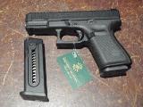 Glock 44 Version 22lr du Glock, mme ergonomie pour tirer pas cher ou en famille, arme tat de neuf de 10 coups avec magasin supplmentaire et bote...